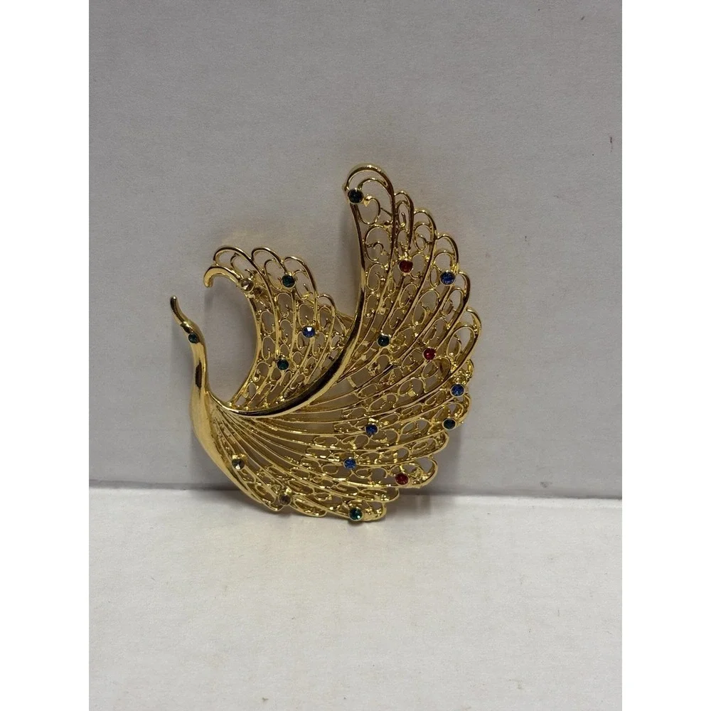 Swan Rhinestone Gold Tone Bird Brooch‎ Pin Vintage 2 Inches Delicate Elegant